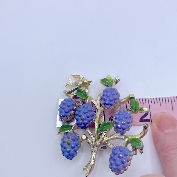 Vintage Fruit Brooch - Picture 6 of 6